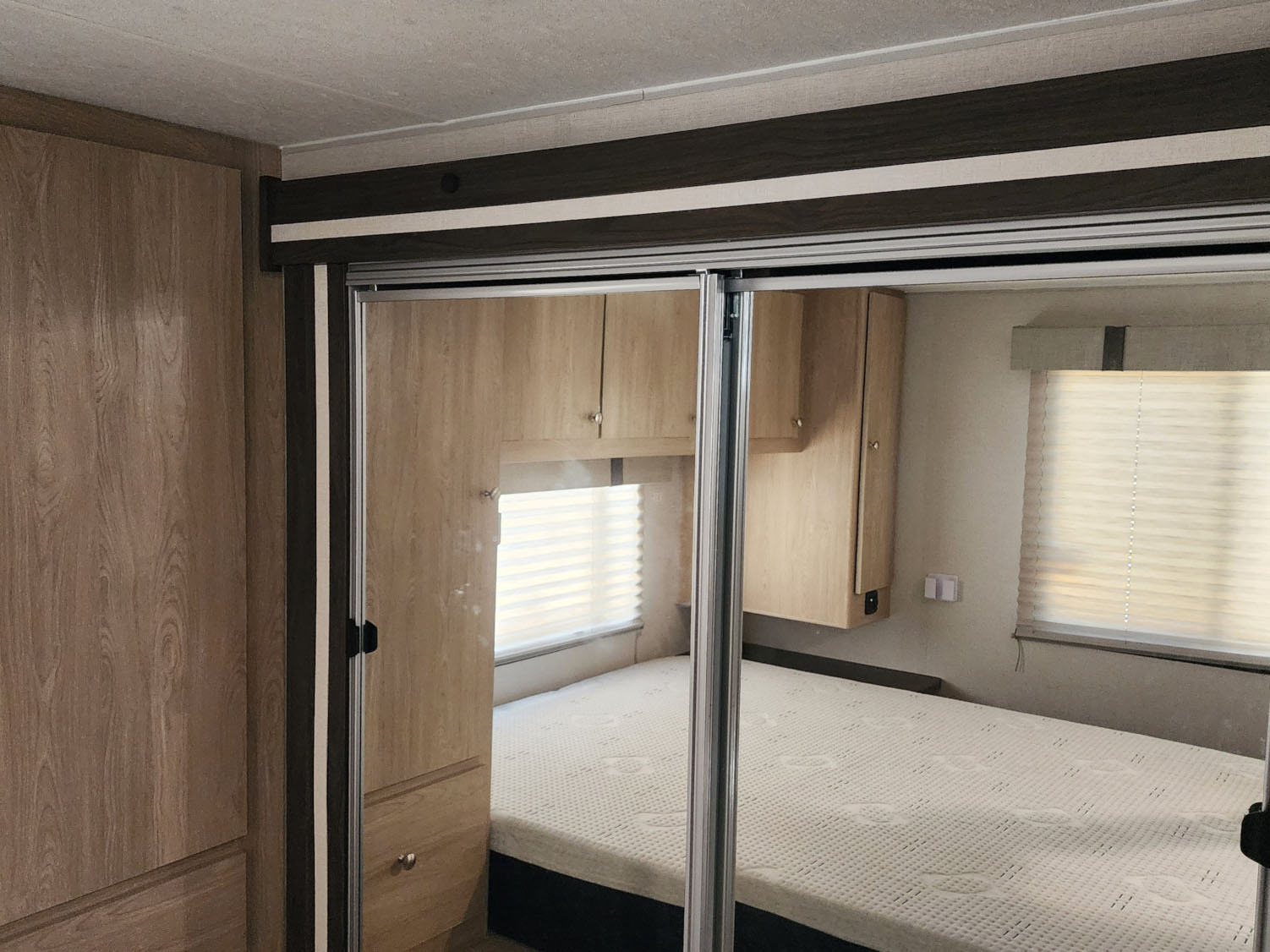 2025 COACHMEN LEPRECHAUN 319MB - Image 15